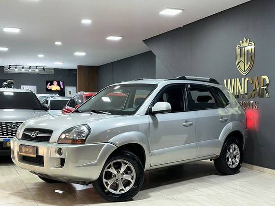 HYUNDAI TUCSON 2.0 MPFI GLS 16V 143CV 2WD GASOLINA 4P AUTOMÁTICO HYUNDAI TUCSON 2.0 MPFI GLS 16V 143CV 2WD GASOLINA 4P AUTOMÁTICO